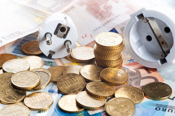 netzstecker mit banknoten 2