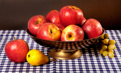 Still life with apples