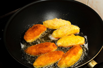 Frying potato sticks