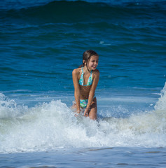 se baigner dans les vagues