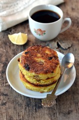 Vanilla cakes with raisins