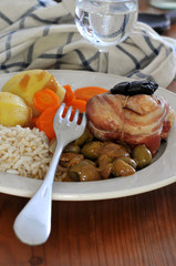 Paupiette aux pruneaux et aux olives vertes