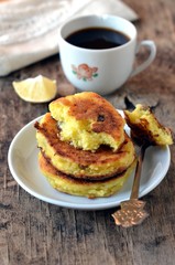 Vanilla cakes with raisins