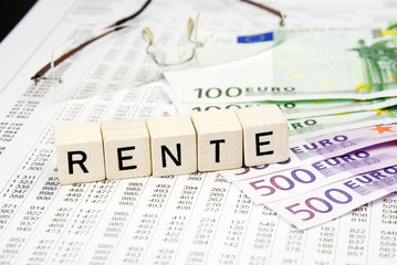 Rente mit Geld und Brille