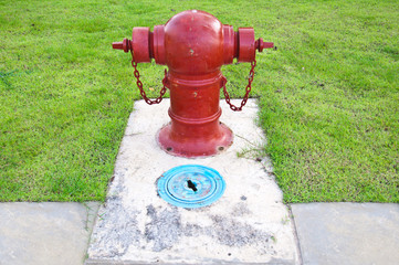 Fototapeta na wymiar red fire hydrant
