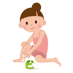 かかとにハンドクリームを塗る女性