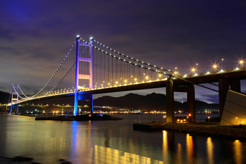 Fototapeta na wymiar Tsing Ma Bridge i Hong Kongu