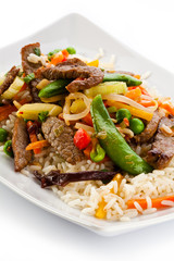 Roasted meat, white rice and vegetables