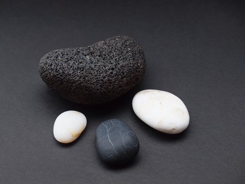Fototapeta Black and white pebbles