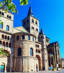 Fototapeta na wymiar Saint Peter Roman Cathedral, Trier