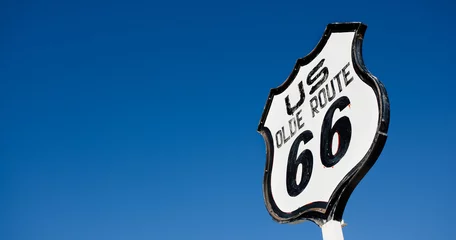Gordijnen An old, nostalgic  sign on historic Route 66 © Michael Flippo