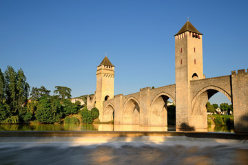 Fototapeta na wymiar stary most obronny 