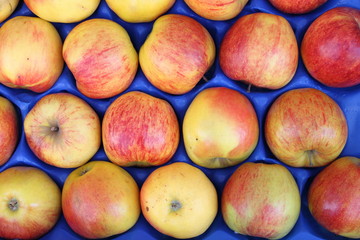 Red apples
