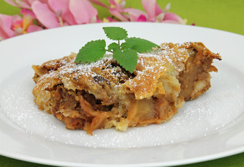 Gezogener Apfelstrudel