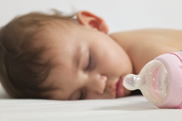 Baby sleeping after drinking here bottle