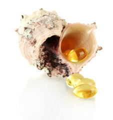 Obraz na płótnie Canvas fish oil capsules in shell isolated on white