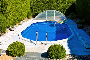 Pool im Garten