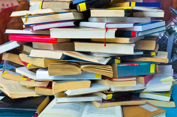 Buchstapel mit Büchern