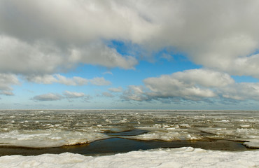 Fototapeta na wymiar Morze zima.