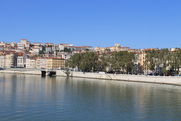 Fototapeta na wymiar Quais de Saône à Lyon