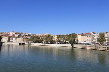 Fototapeta na wymiar Quais de Saône à Lyon