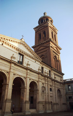 Fototapeta na wymiar Wieża katedry Świętego Piotra w Mantui, Włochy
