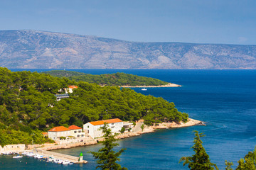 Fototapeta na wymiar Widok z wyspy Brac do Baska Voda, Chorwacja