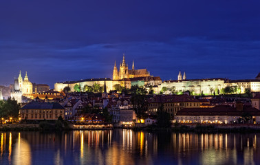 Fototapeta na wymiar Nocny widok z Pragi