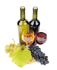 Fototapeta na wymiar Wine bottle, glass and grapes