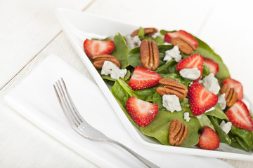 healthy spinach salad