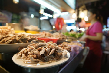 Straßenszene in Taiwan - Garküche mit Kundin