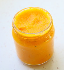 purée de carotte en pot, pour bébé