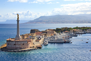 Port of Messina, Sicily - obrazy, fototapety, plakaty