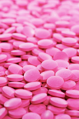 Obraz na płótnie Canvas różowy okrągły medycyna tabletka antybiotyk pills