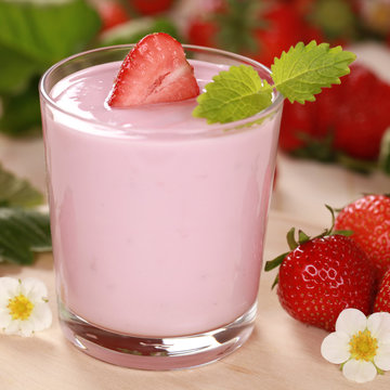 Joghurt mit frischen Erdbeeren