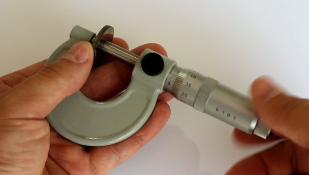 Tool micrometer, measure the thickness