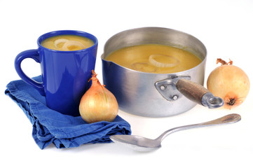 Obraz na płótnie Canvas Garnek i kubek zupa cebulowa