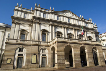 Fototapeta na wymiar Gmachu opery La Scala, Milan