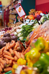 Gemüsetheke im Bioladen