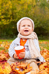 baby beim trinken