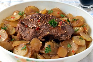 Meat baked with potatoes and soy sauce