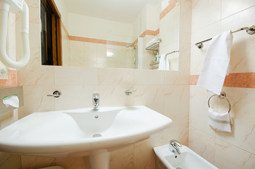 Fototapeta na wymiar Umywalka w nowoczesnej łazience