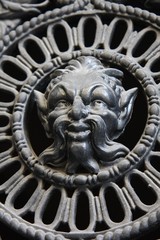 Détail de porte parisienne