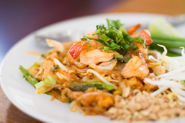 Stir fry rice noodles and shrimp