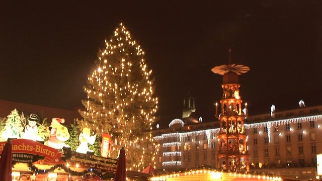 ドレスデン　クリスマスピラミッドとツリー