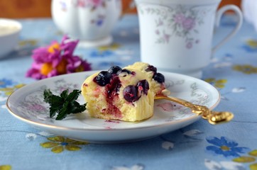 Sour cream muffins with black-currant