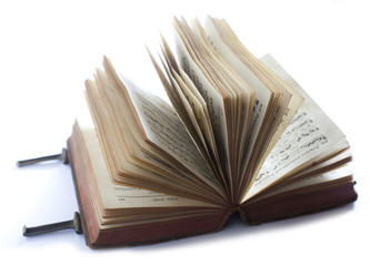 livre ancien ouvert en évantail