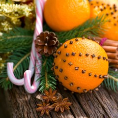 Weihnachtszeit, gespickte Orangen
