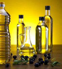 Obraz na płótnie Canvas Olive oil and olives 