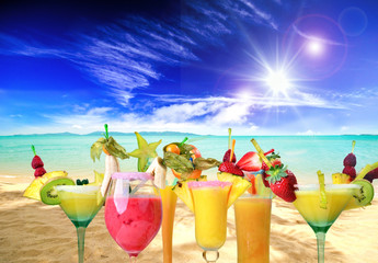 Strandbar: Cocktails genießen am karibischen Strand